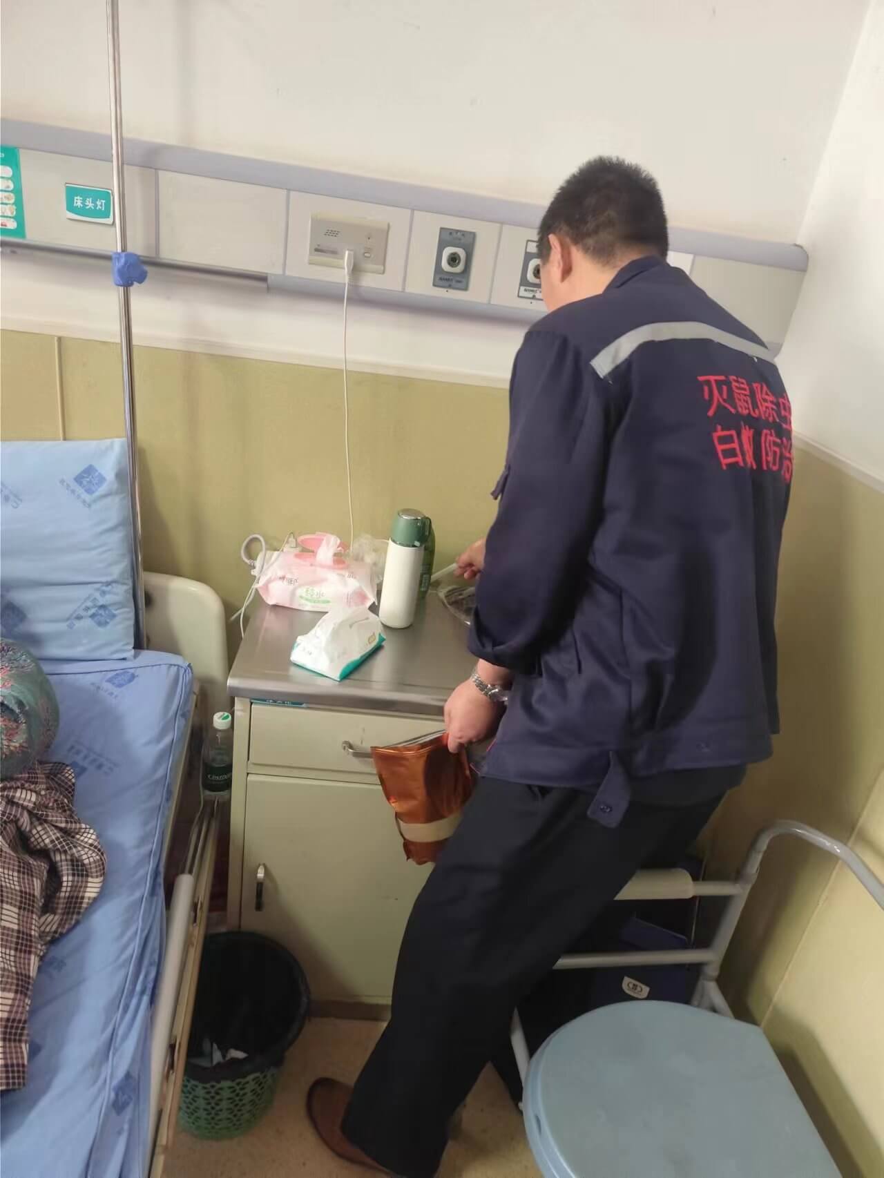 成都锦江区商铺灭蟑螂服务|专业蟑螂防治公司上门除蟑,让餐饮店铺、商场超市、医院学校远离蟑螂困扰